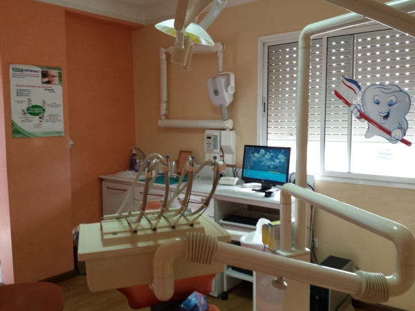 Bachiri Ibtissam (dentiste) Logo