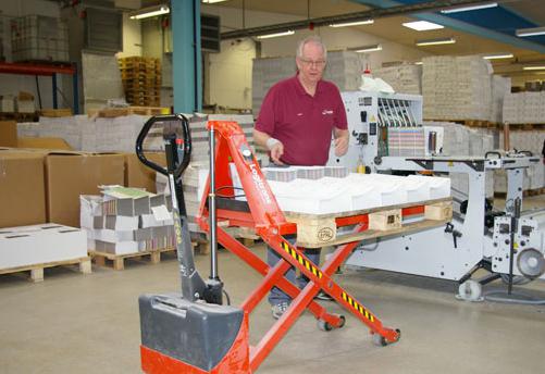 UNIVERSAL TECHNIQUE Logo